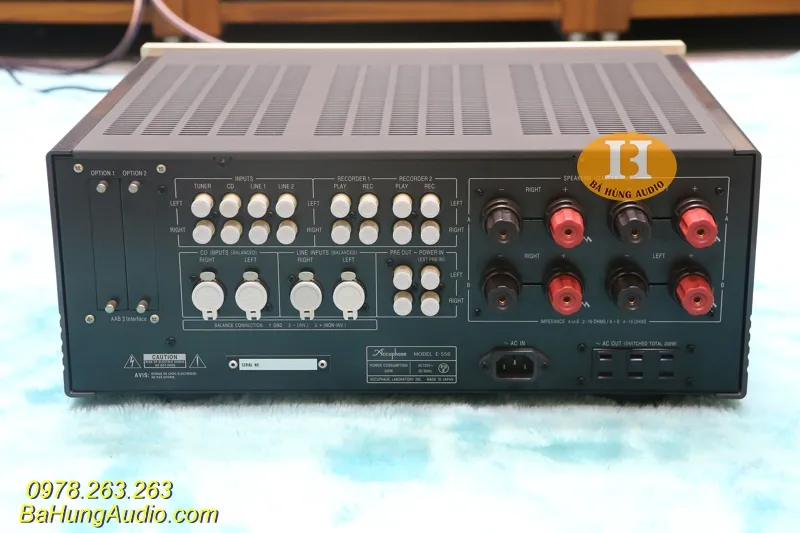 Amply Accuphase E550 áp dụng công nghệ âm lượng AAVA