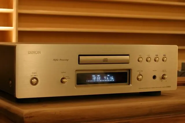 Thiết kế ấn tượng đầu CD Denon DCD S10III 